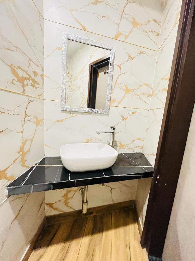 Hotel Red Stone Inn - Near New Delhi Railway Station - Paharganj エクステリア 写真