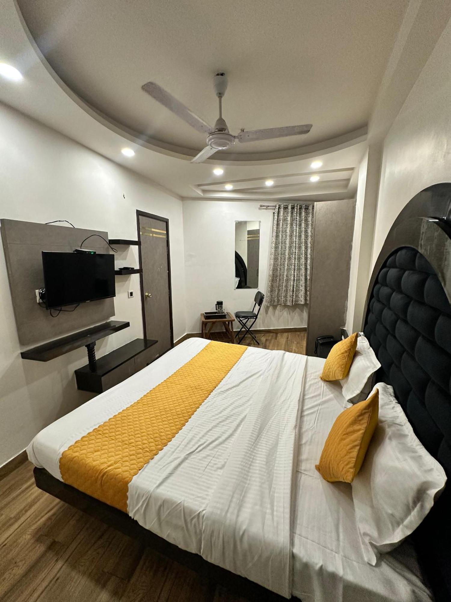 Hotel Red Stone Inn - Near New Delhi Railway Station - Paharganj エクステリア 写真