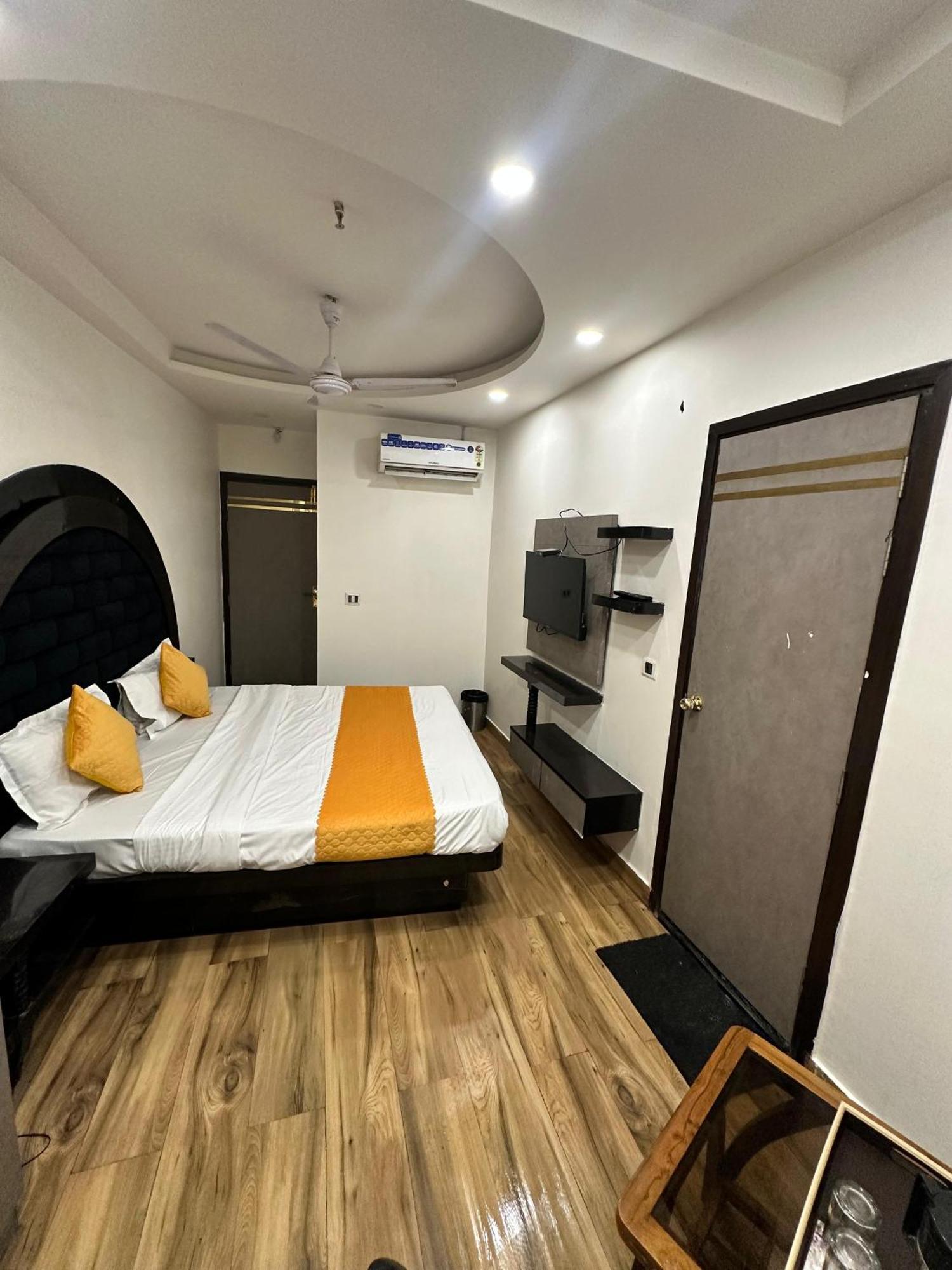 Hotel Red Stone Inn - Near New Delhi Railway Station - Paharganj エクステリア 写真